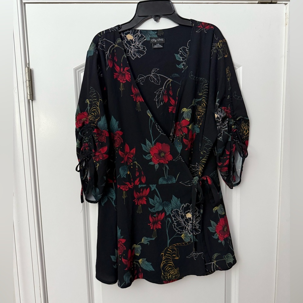 City Chic black floral wrap blouse w/ cinching on the sleeves EUC